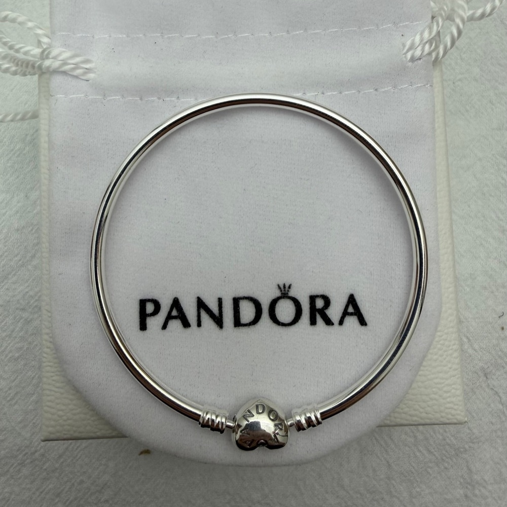 Pandora Moments Heart Clasp Bangle 7.5 in - Picture 3 of 7